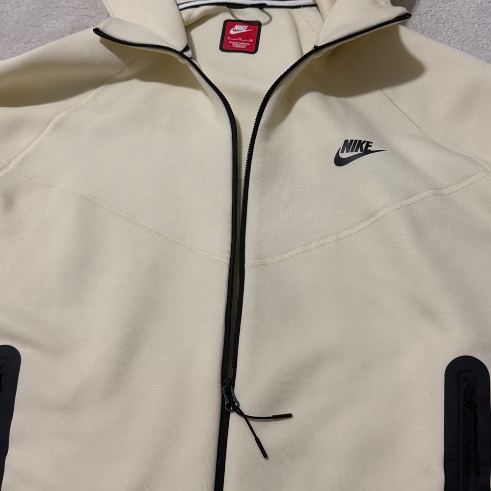 Men’s Nike zip up hoodie - Picture 7 of 8